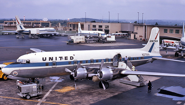 Bridging the gap to the jet age: a DC-6B of United Airlines at Baltimore Washington International Airport in 1967, with a United Boeing 707 jetliner in the background. (Daniel Tanner)